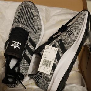 Adidas Mens Swift Run Blk/Wht